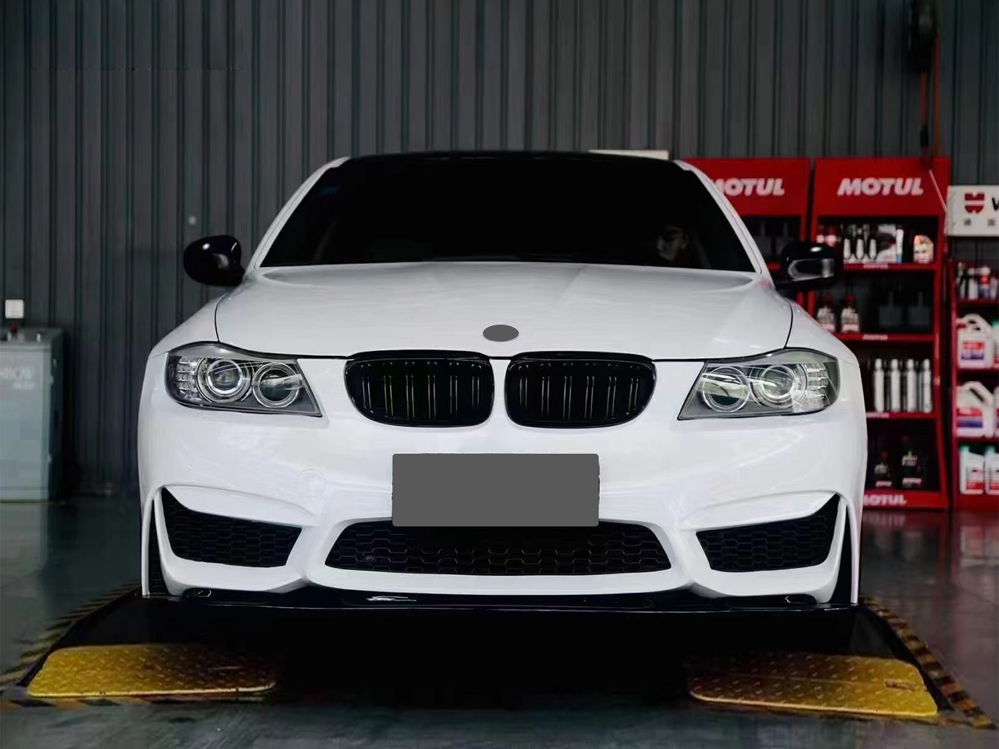 E90 LCI to M4 front bumper car
